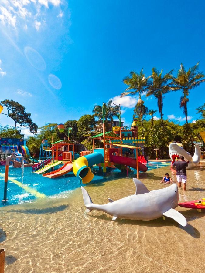 Hosteria D'Carlos Aqua Park 호텔 산토 도밍고 데 로스 콜로라도스 외부 사진
