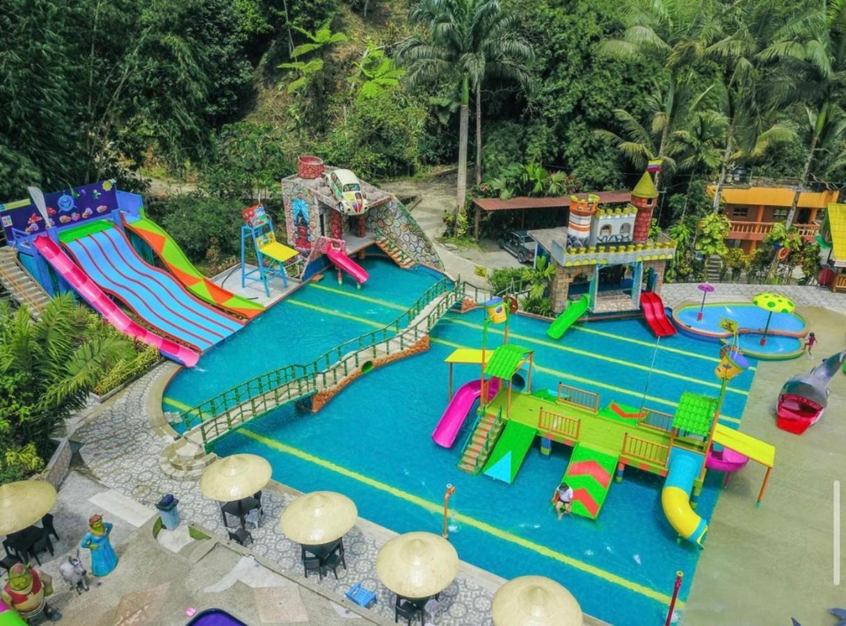 Hosteria D'Carlos Aqua Park 호텔 산토 도밍고 데 로스 콜로라도스 외부 사진